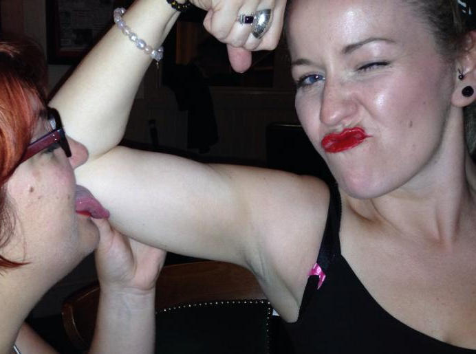 British UK girls showing sexy shaven armpits — 31