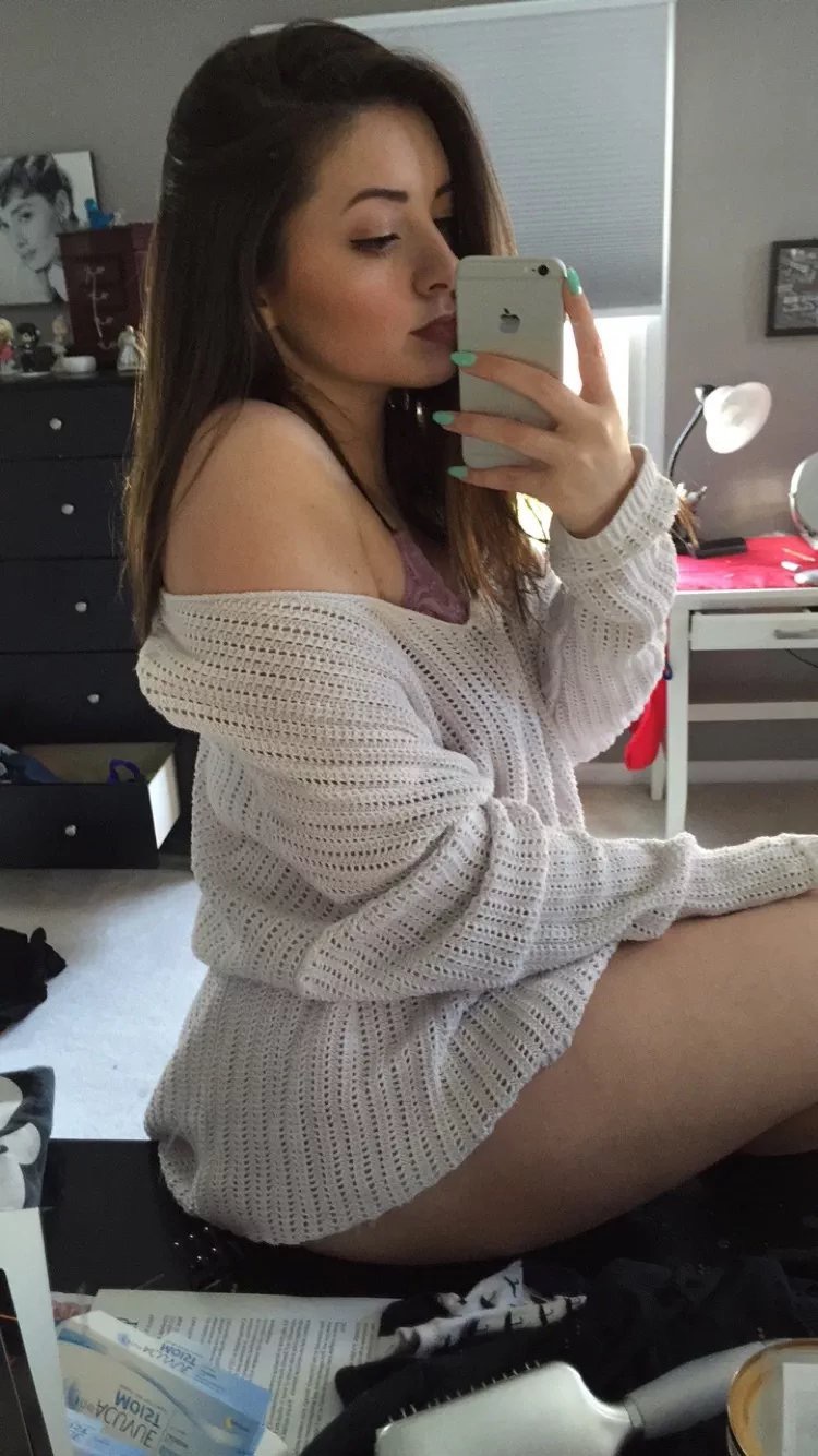 Brunettes — 33