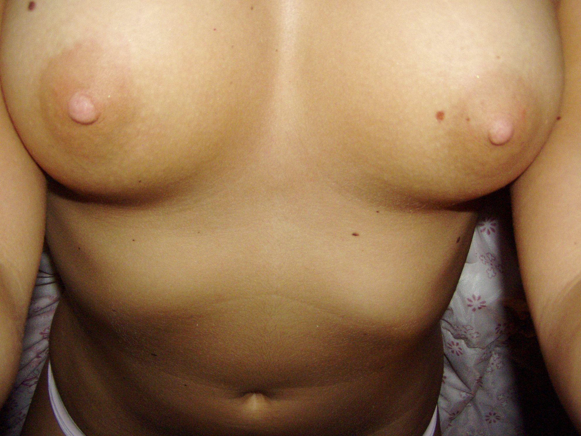 A suntanned Bombshell took these hot Selfshots — 9