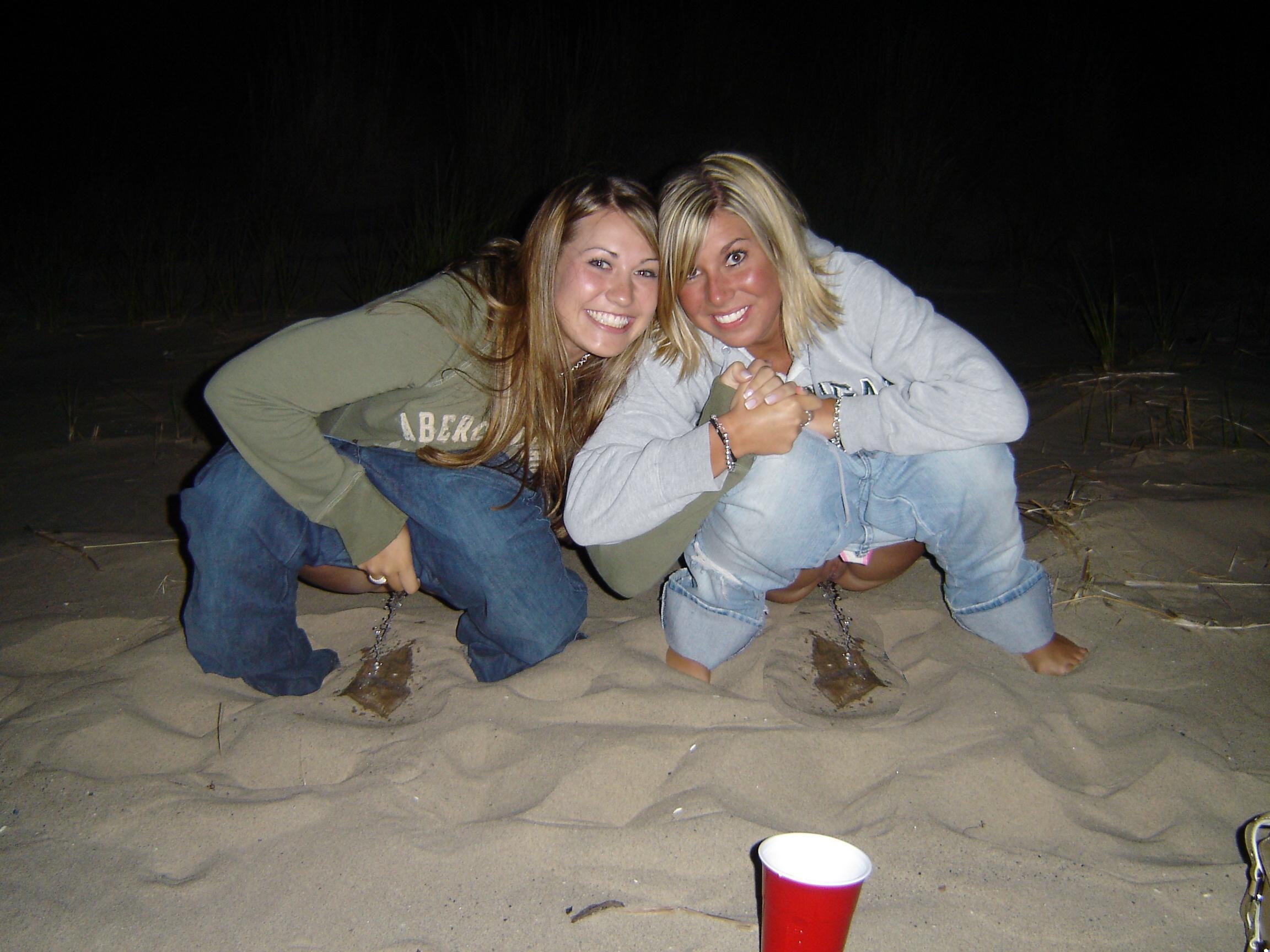 Girls peeing — 7